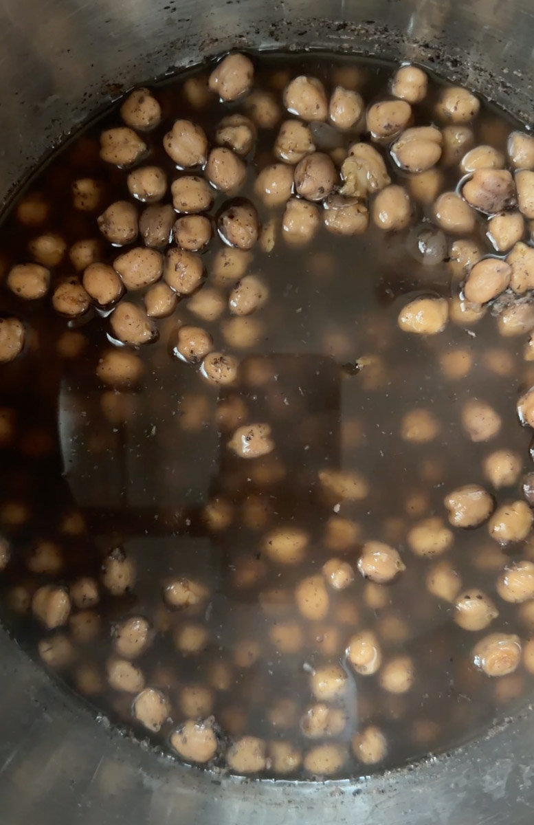 Cooked chickpeas with tea-infused cooking liquid.