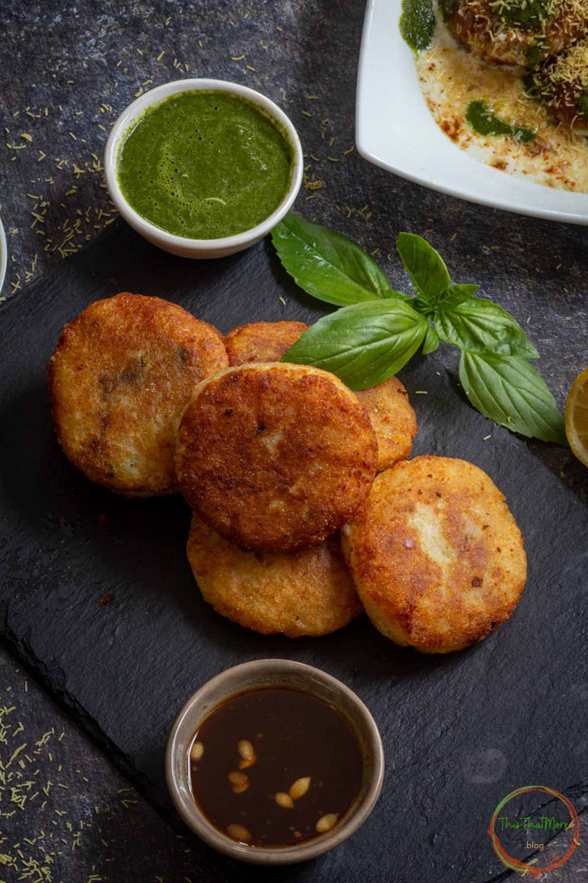 Crispy aloo tikki served with green and tamarind chutney.