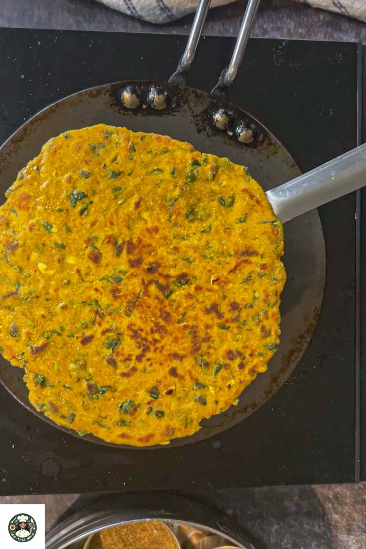 Image of crispy methi paratha cooked both sides.