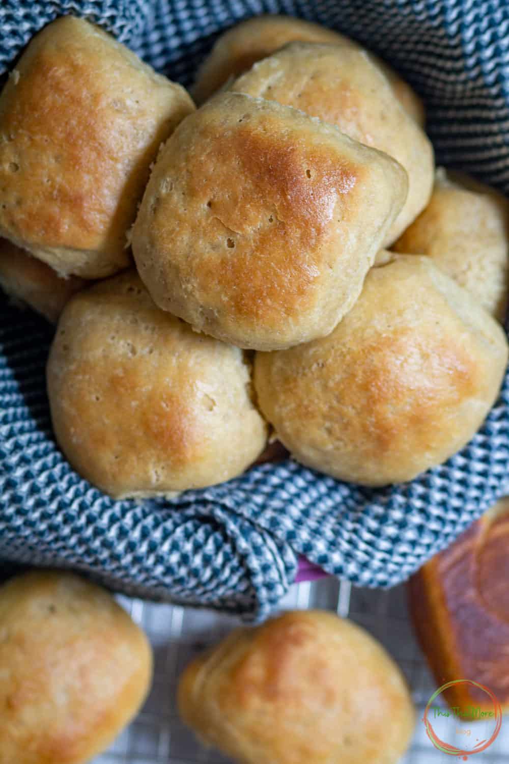 DINNER ROLLS