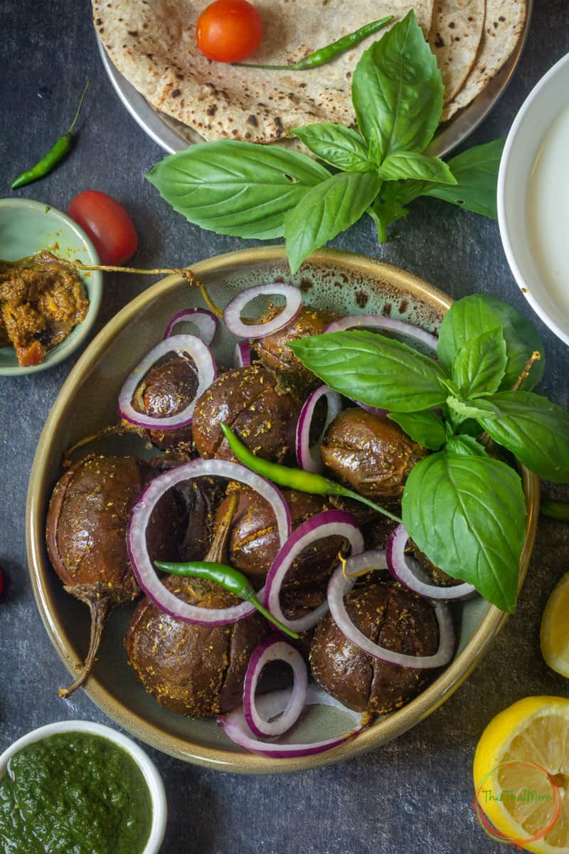 A complete meal of bharwa baingan with roti.