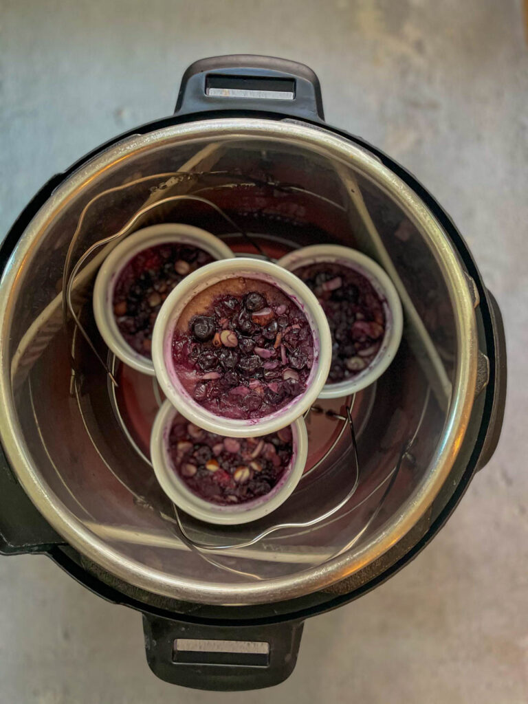 After pressure cooking for 15 minutes, baked oats are ready