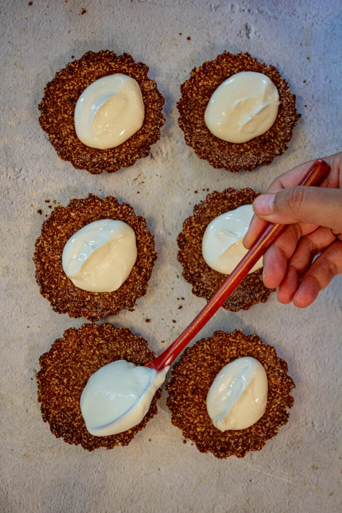 add the yogurt filling in the prepared tart