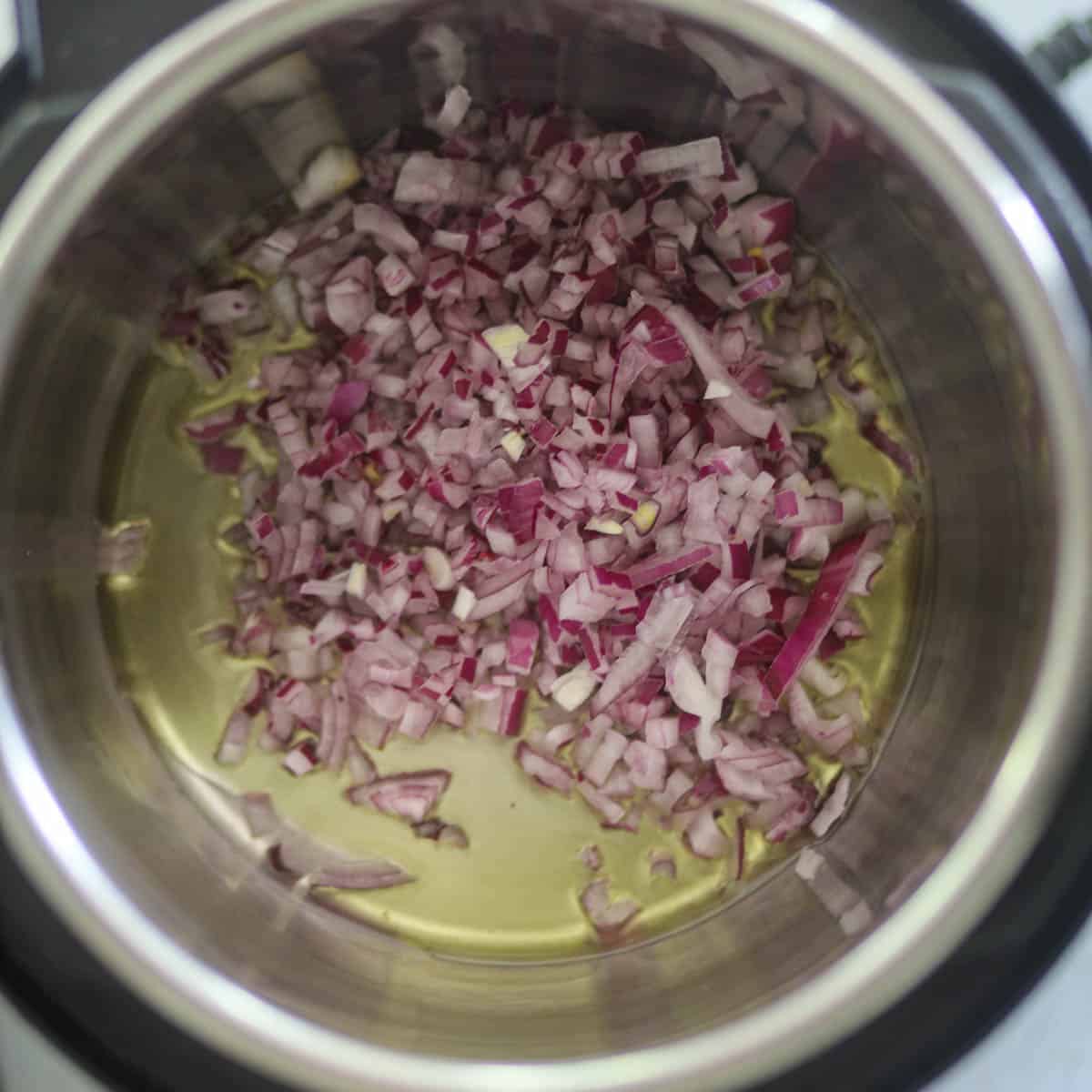 add onion in instant pot.