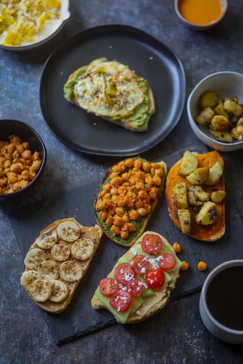 5 breakfats toast ideas served for breakfast.