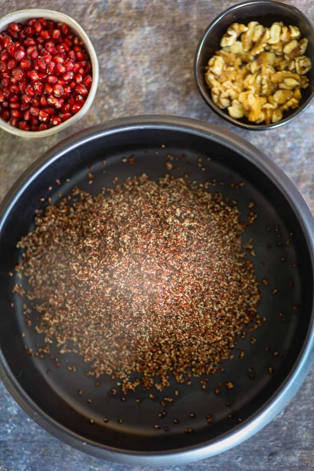 Add quinoa in a salad bowl.