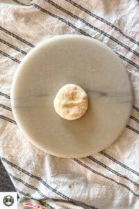 Take a small amount of dough and then roll it into a ball shape.