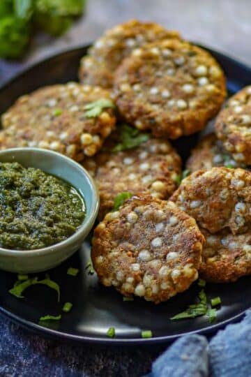 Air fryer sabudana vada with green chutney.