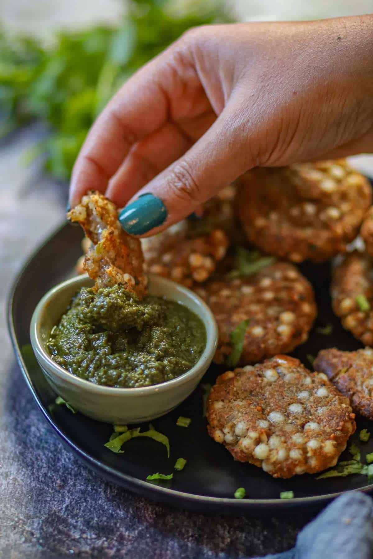 Air fryer sabudana vada served with green chutney.